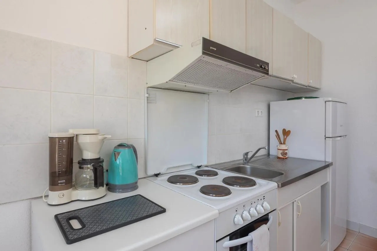 Apartment A2 - Apt Near Beach W Patio Parking And Grill Split