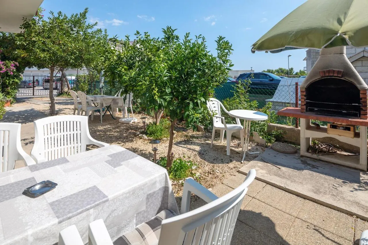 A2 - Apt Near Beach W Patio Parking And Grill Split Croatia
