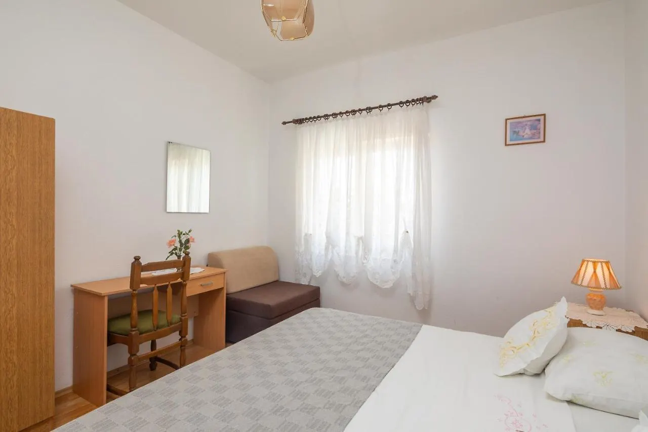 A2 - Apt Near Beach W Patio Parking And Grill Split Apartment