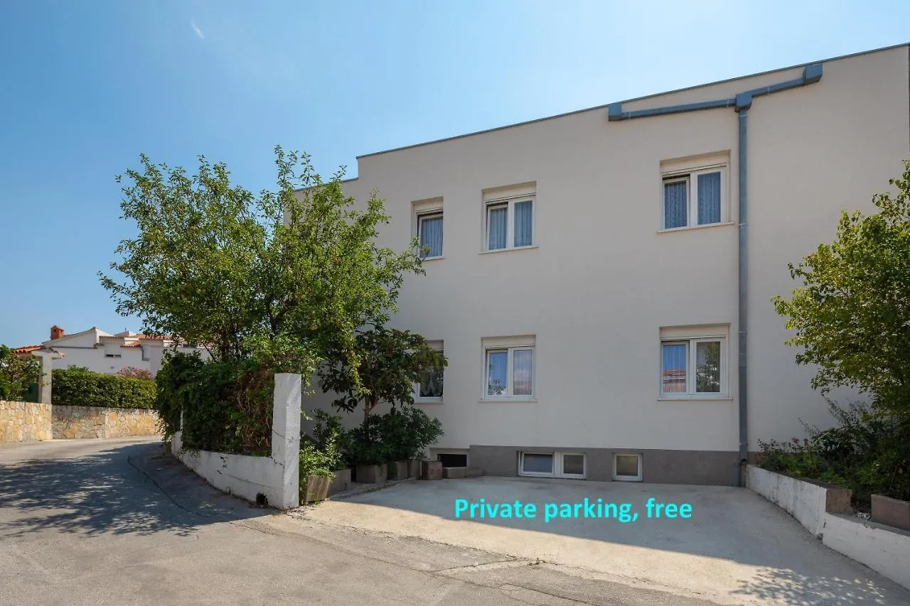 A2 - Apt Near Beach W Patio Parking And Grill Split