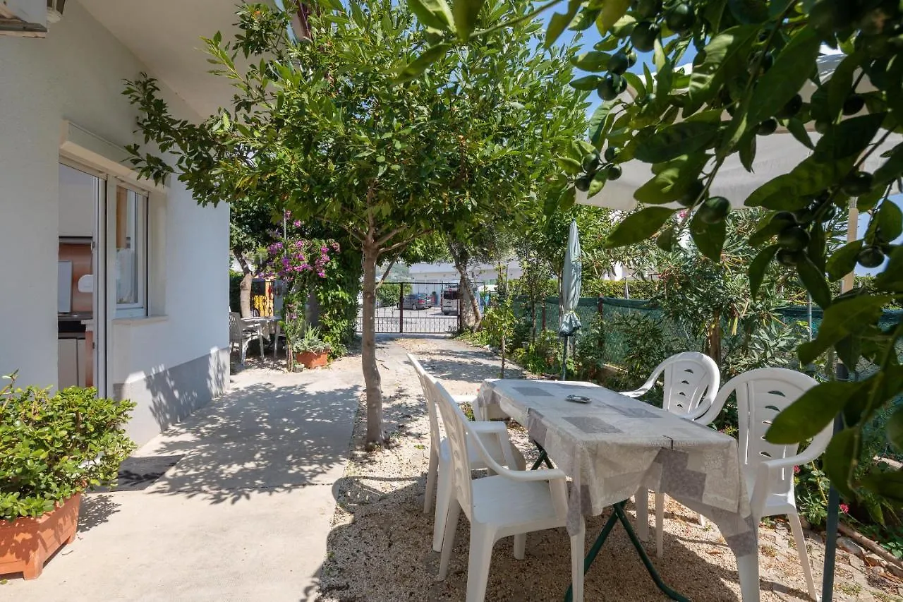 A2 - Apt Near Beach W Patio Parking And Grill Split 0*,