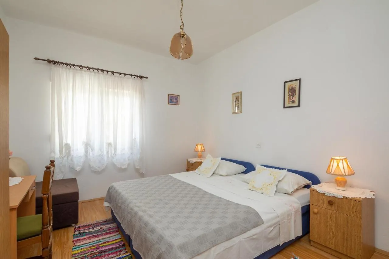 Apartment A2 - Apt Near Beach W Patio Parking And Grill Split